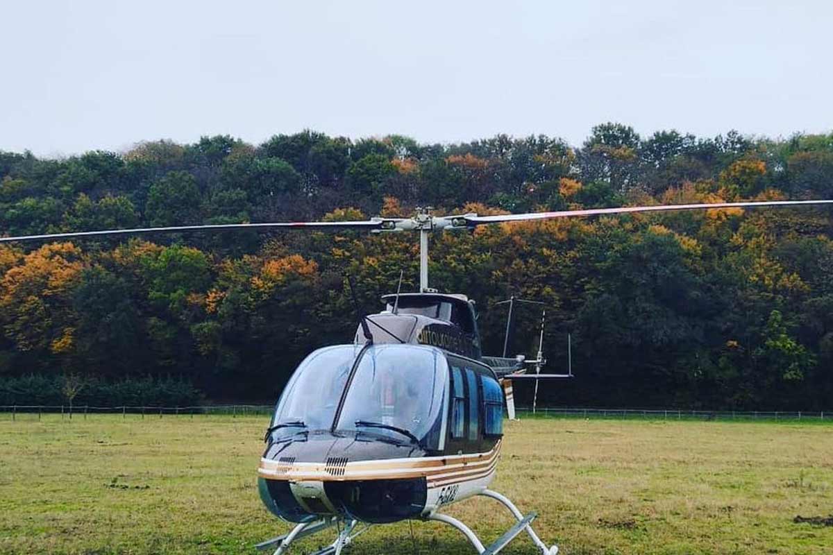 Hélicoptère qui survole les régions de de la Somme