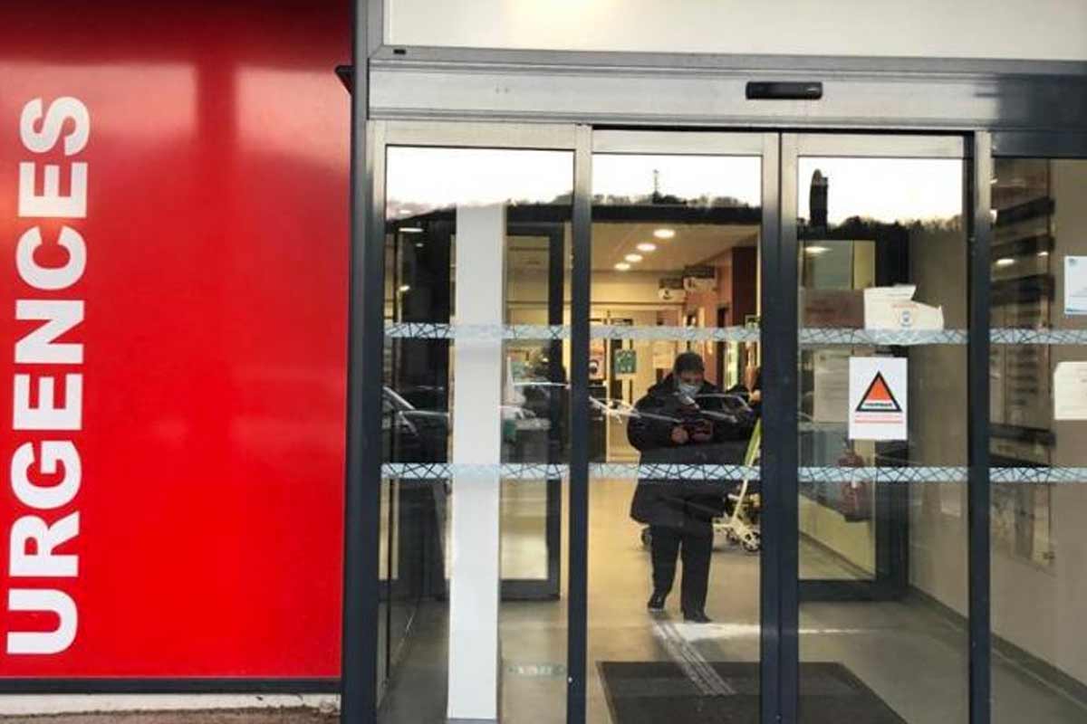 un médecin agresse à la sortie de l hopital de creil