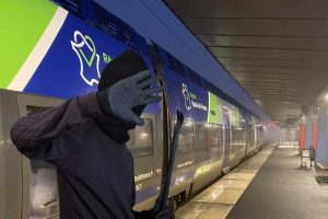 des vandales detruisent cinq rames de ter amiens