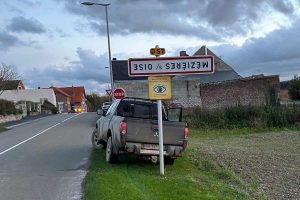 Des panneaux de communes retournés dans l'Aisne