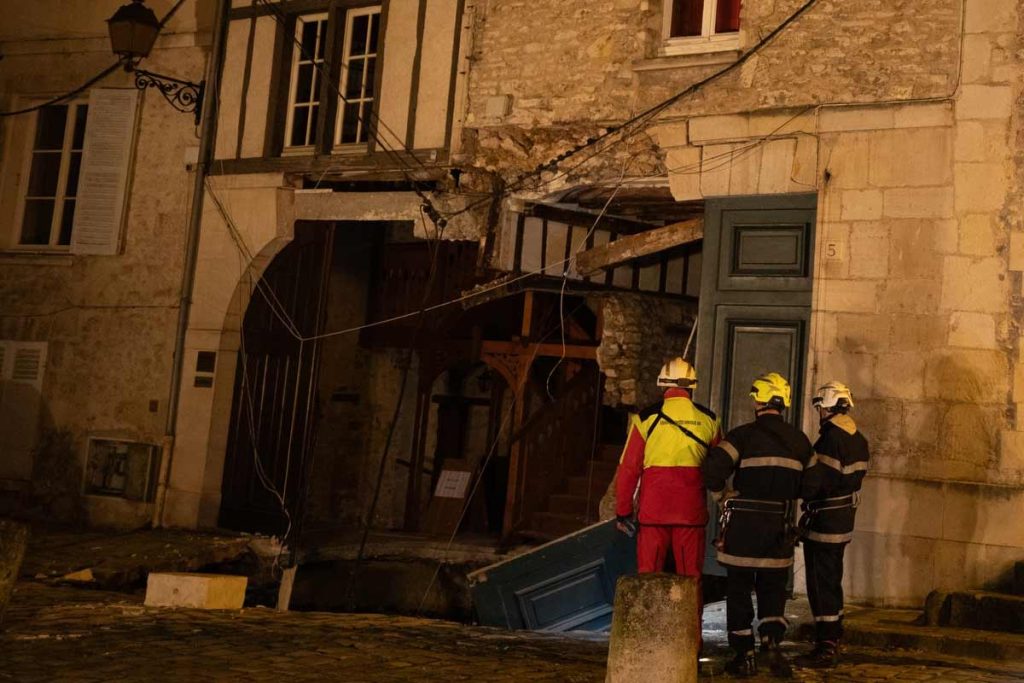 un trou beant au centre de senlis