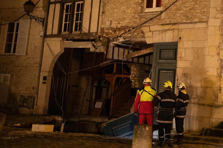 un trou beant au centre de senlis