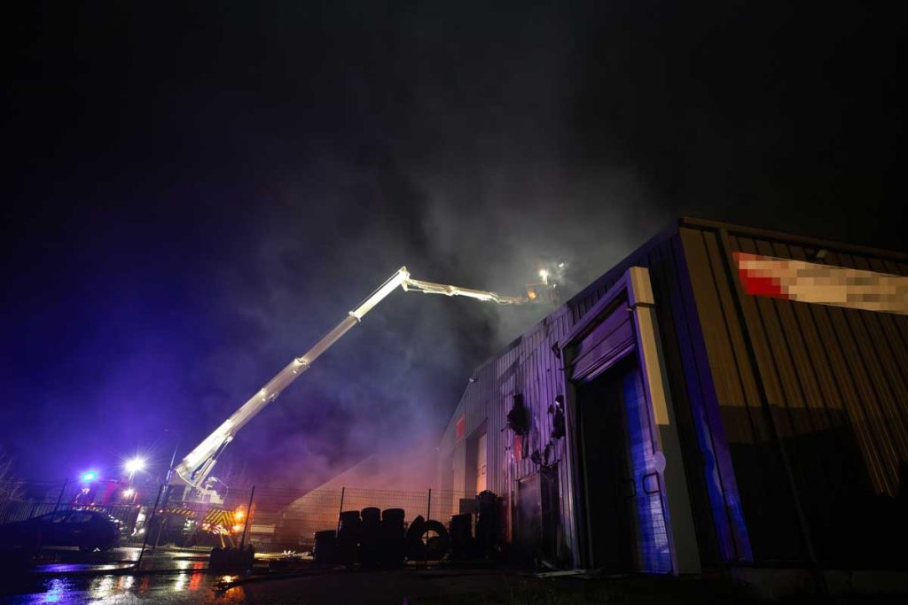 centre de controle technique en flammes a auneuil