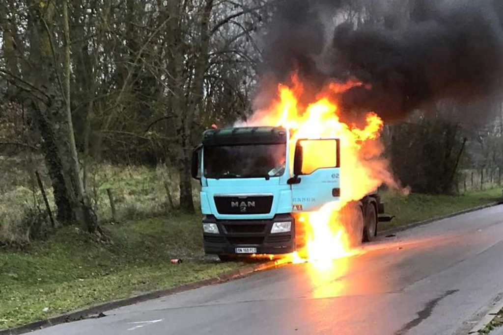 incendie anizy le grand un camion hydrocureur