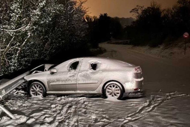 Voiture détruite et abandonnée à Montdidier