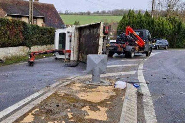 camionnette renversee goincourt