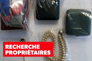 Des bijoux volés en attente de leurs propriétaires