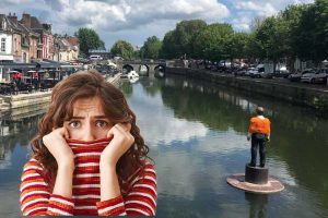 femme tombe dans la somme