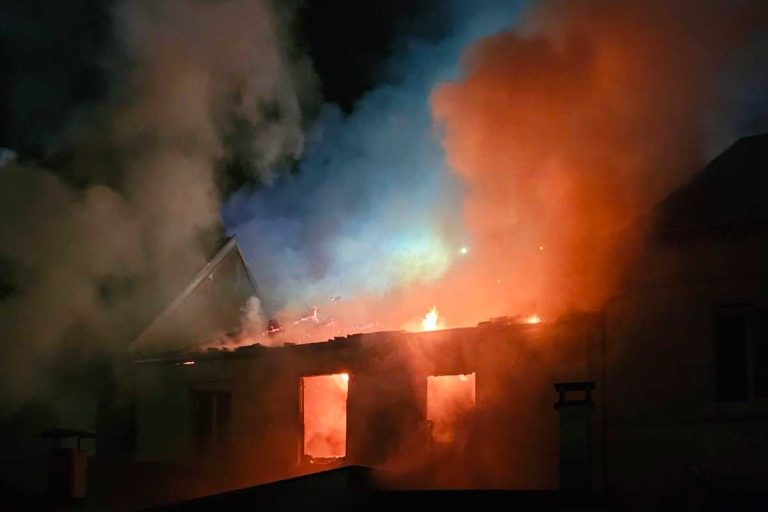 incendie spectaculaire a beauvais