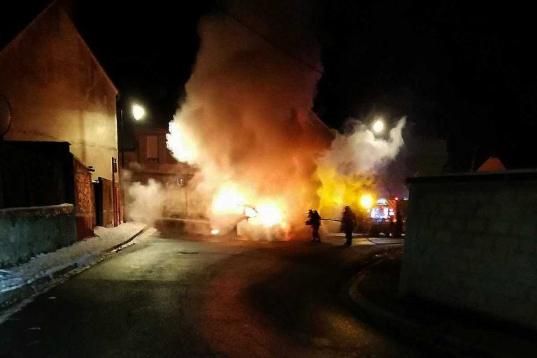 voiture en feu bailleval
