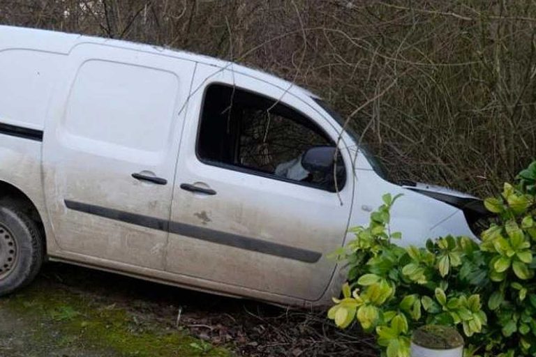 Laon : une voiture finit dans un marais !
