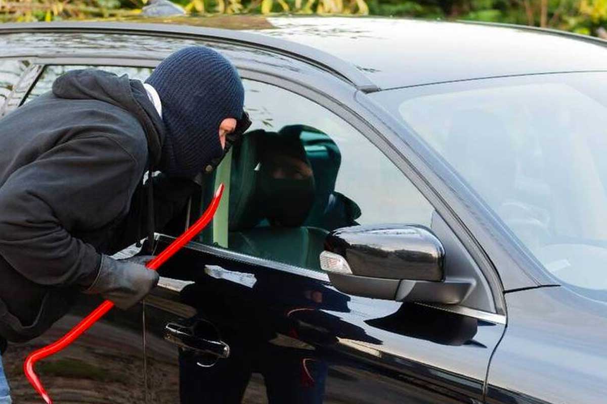 voleur voiture