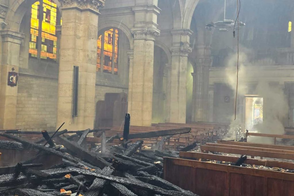 eglise en flamme neufchatel sur aisne