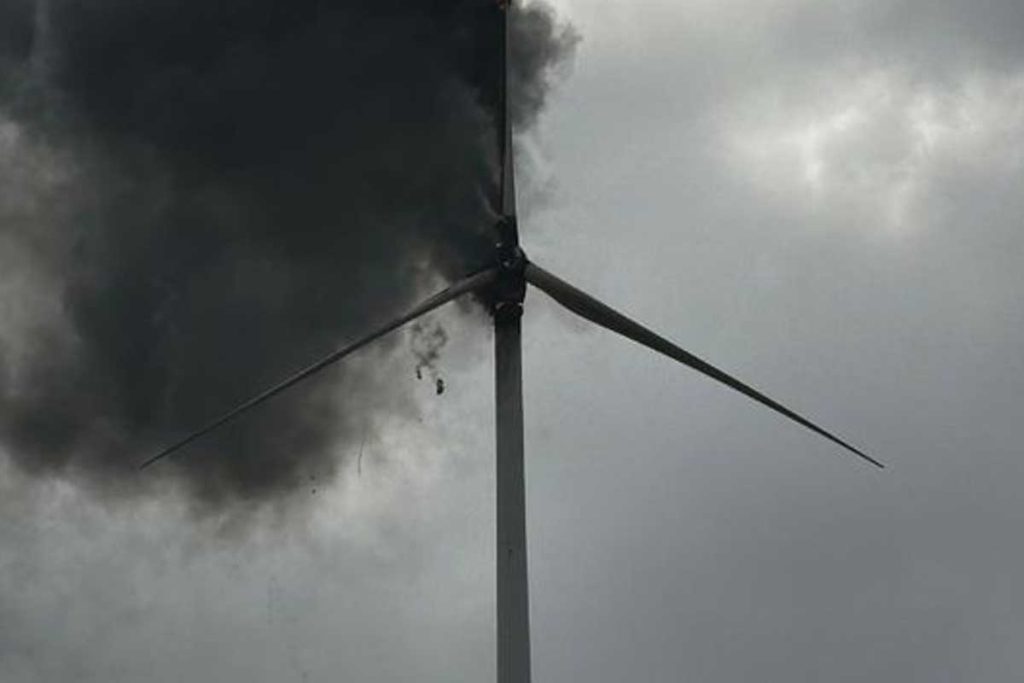 eolienne en feu