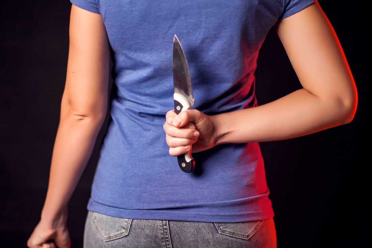 femme suicide couteau
