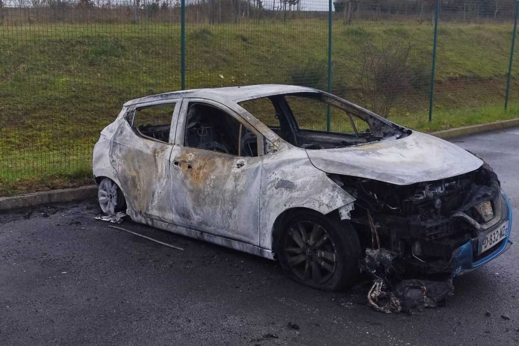 incendie parking prison beauvais