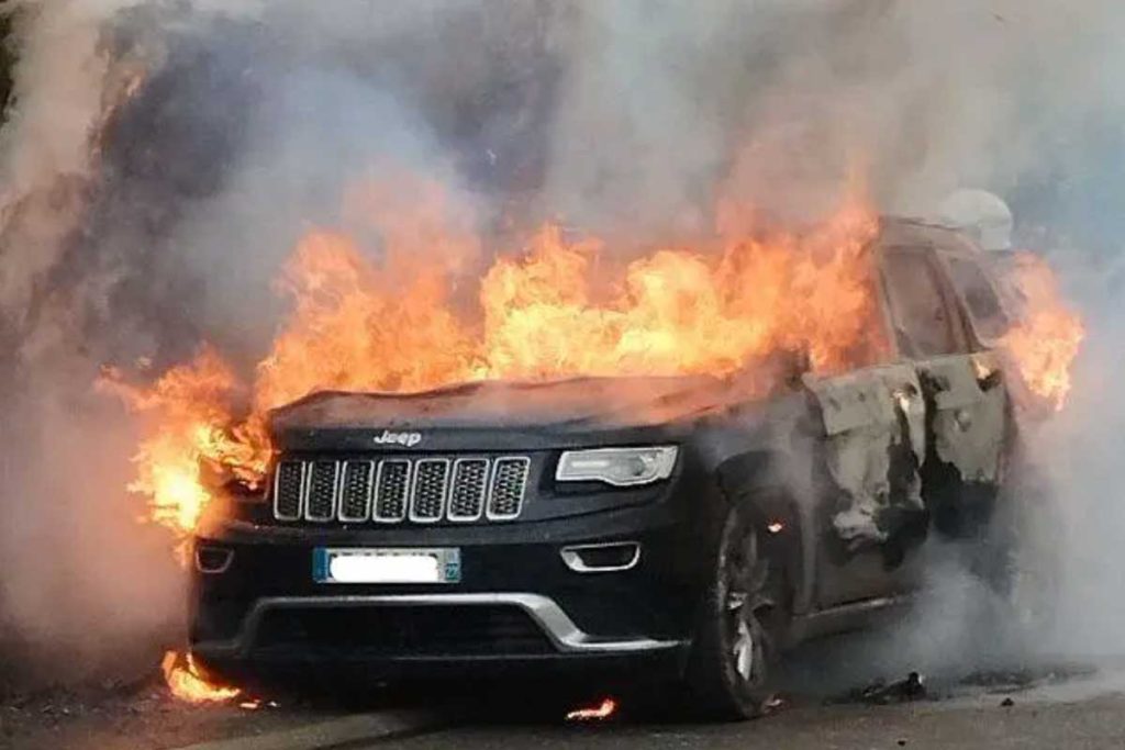 jeep en flamme montdidier