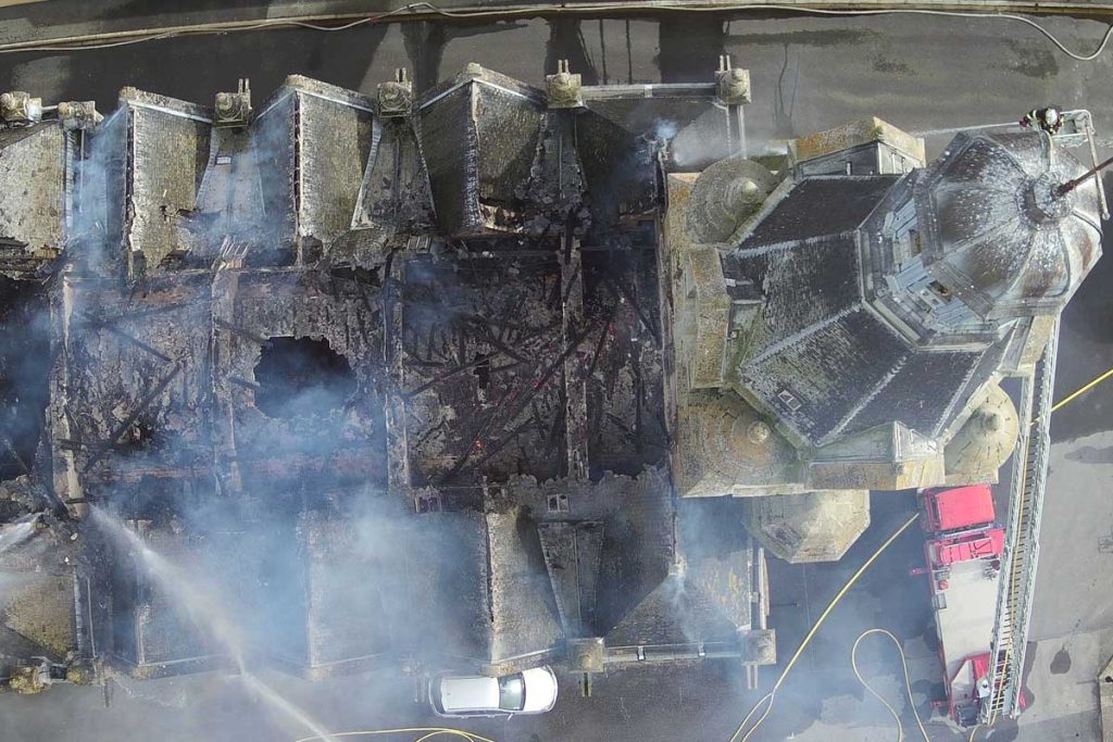 toiture eglise en flamme neufchatel sur aisne