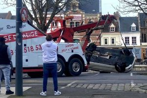 voiture tombee quai belu amiens