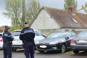 gendarmerie parking aeroport beauvais