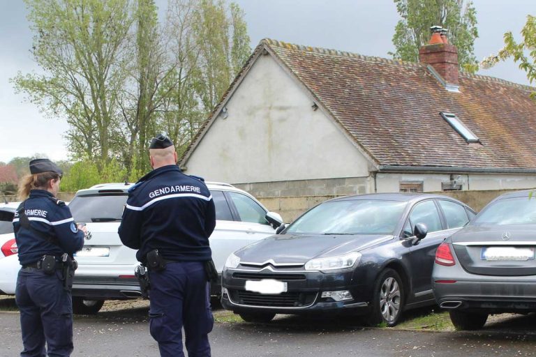 gendarmerie parking aeroport beauvais