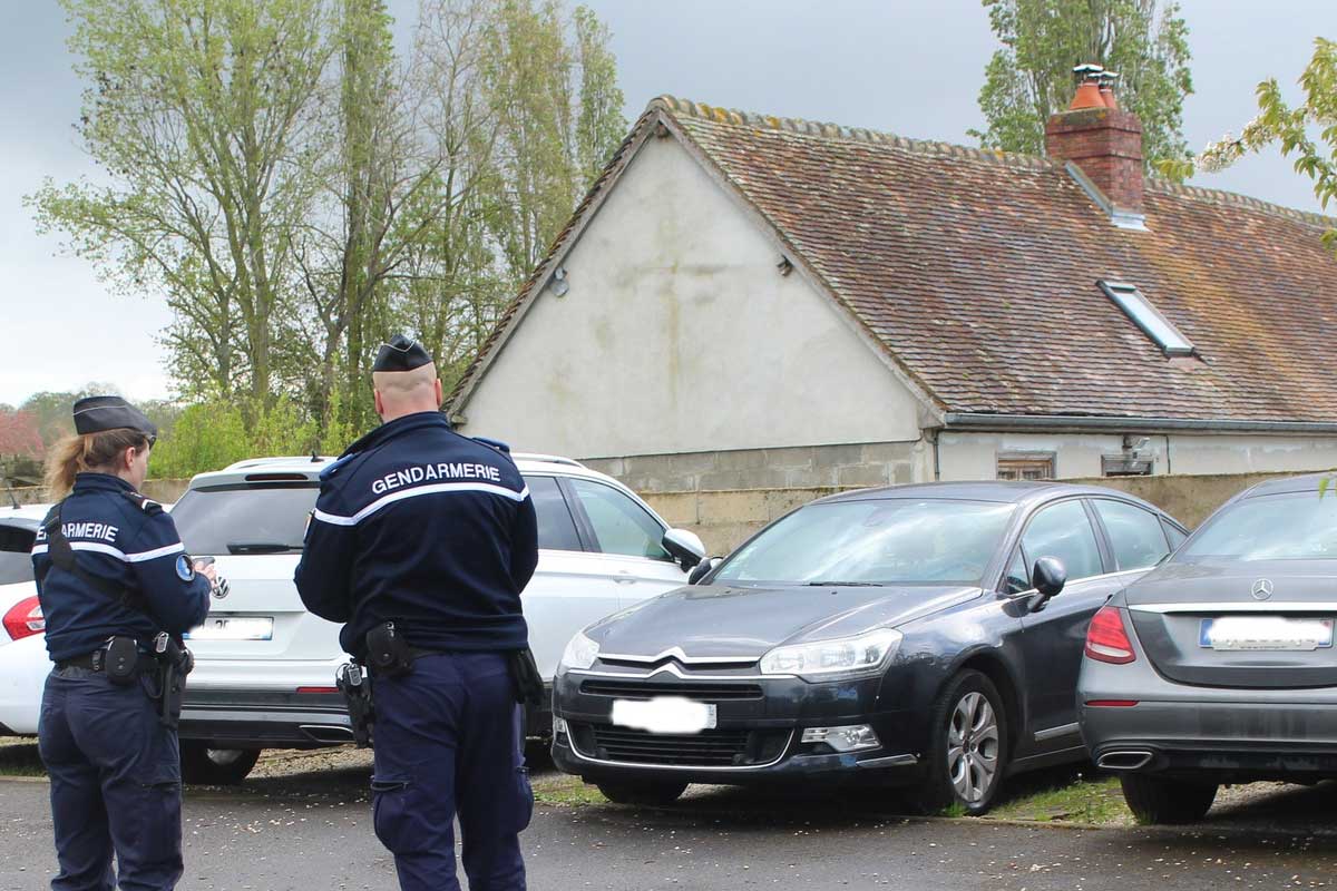 gendarmerie parking aeroport beauvais