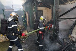 feu garage mouy