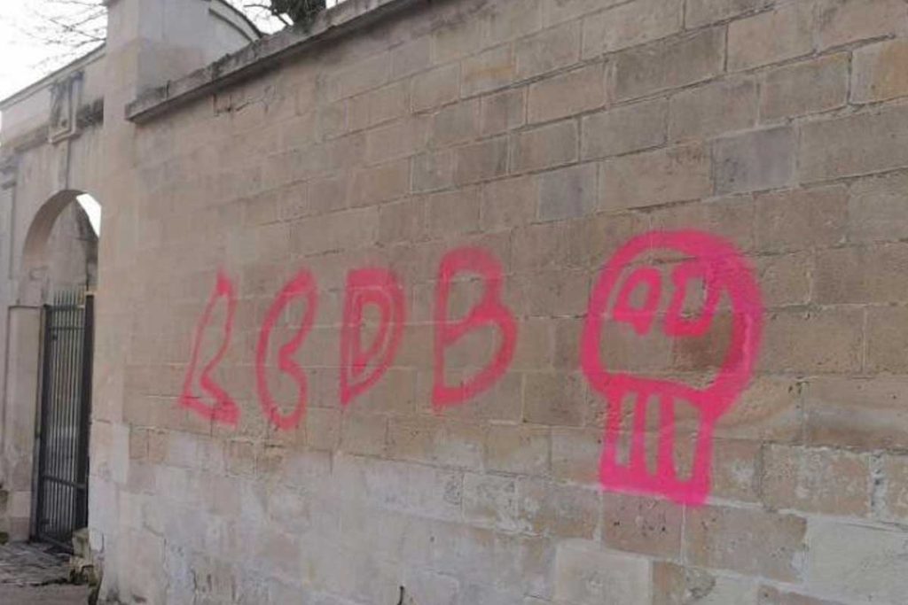 graffiti pont sainte maxence