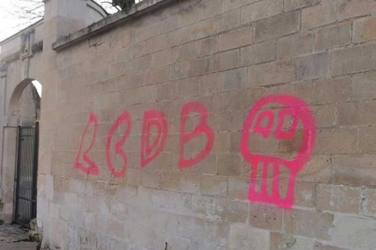 graffiti pont sainte maxence