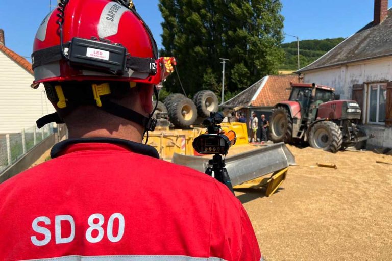 un tracteur finit dans une maison a senarpont