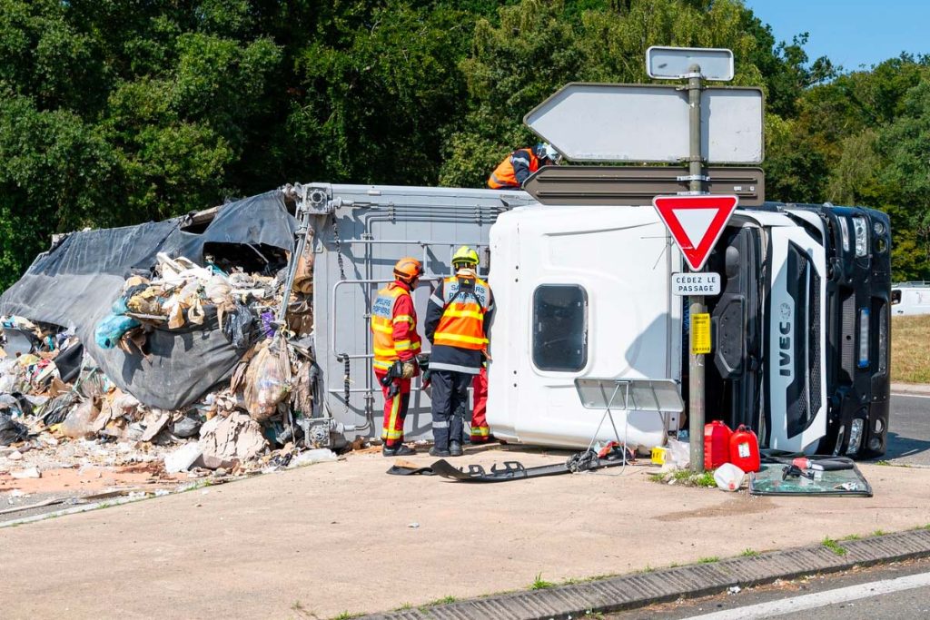 camion se renverse senlis