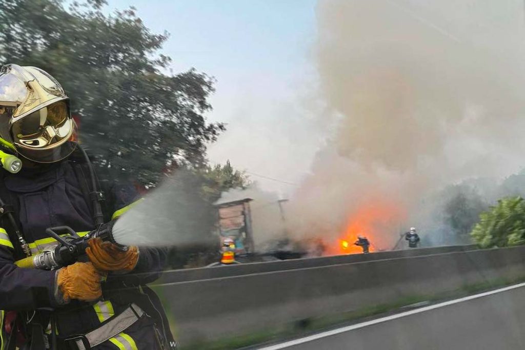 camion en feu autoroute a1