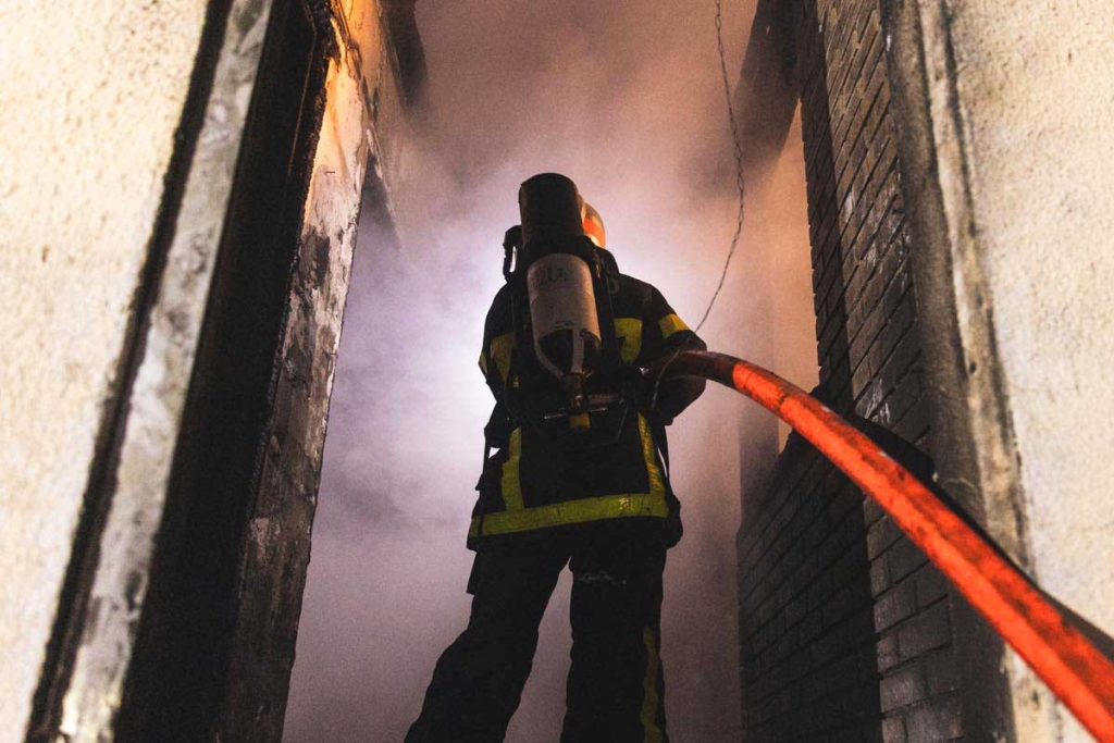 pavillon dévasté par les flammes à Nesle