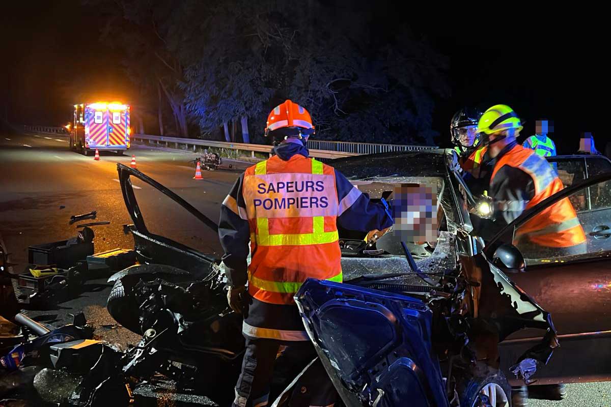 voiture bloquée sous rambarde sécurité