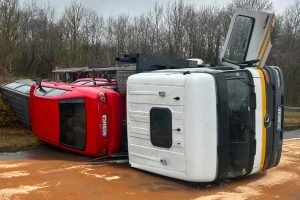 RN2 bloquée par un camion accidenté près de Chivy-lès-Étouvelles. Déviation mise en place et appel à la prudence sur les routes.