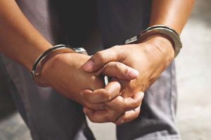arrestation menotte