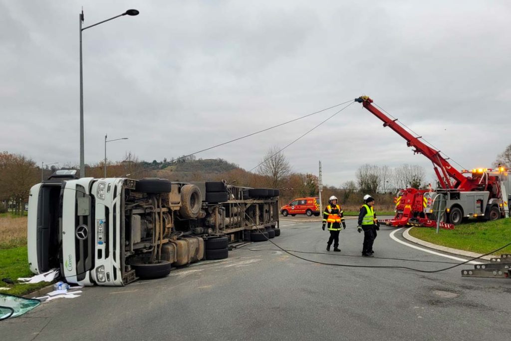 camion renverse laon