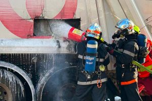 camion poubelle en feu senlis