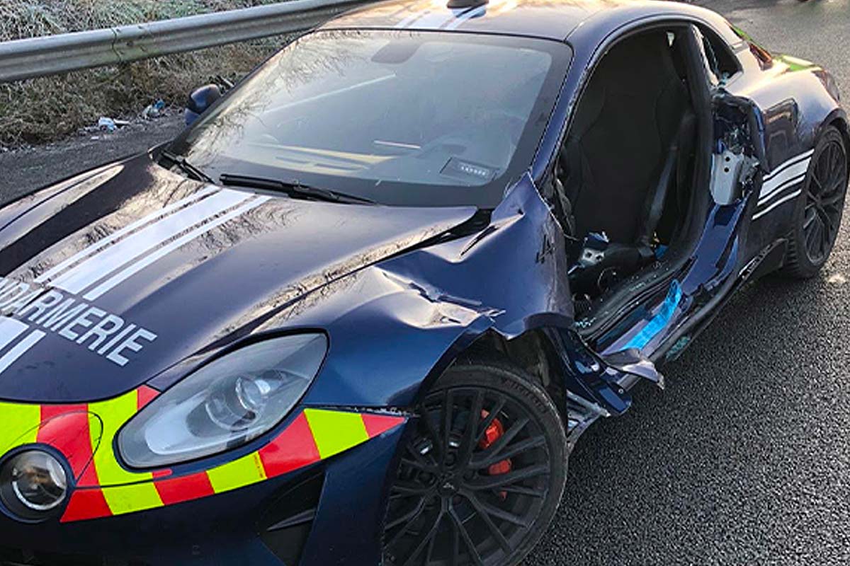 Course-poursuite sur l'A1 : une Alpine de la gendarmerie accidentée