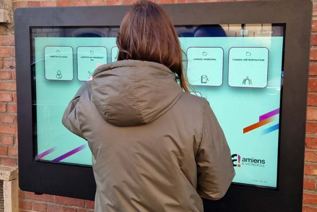 Un panneau high-tech à Amiens pour simplifier vos démarches administratives