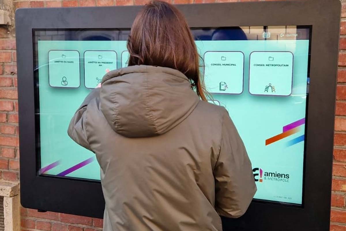 Un panneau high-tech à Amiens pour simplifier vos démarches administratives