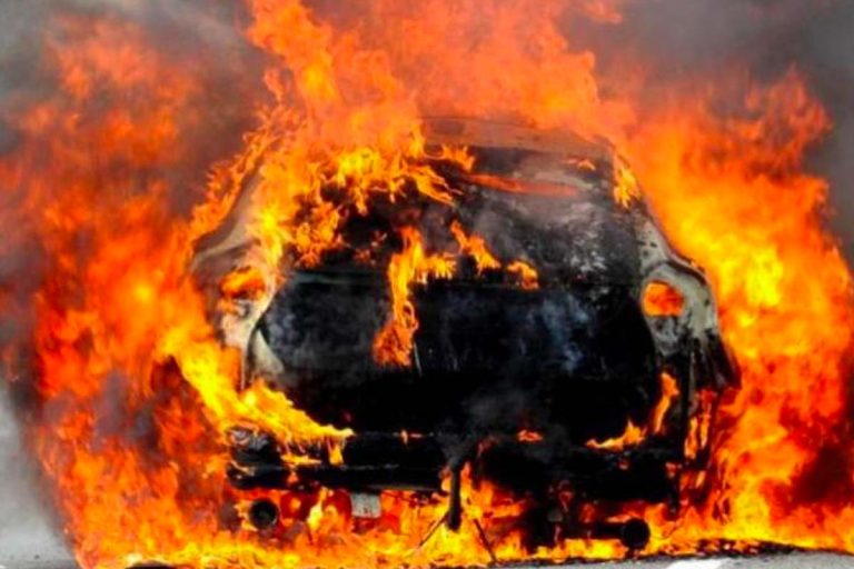 tesla en feu