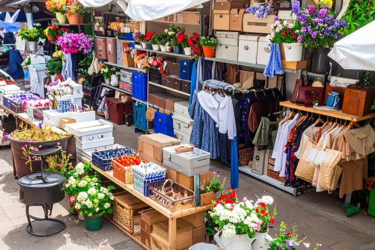 etalage vide grenier
