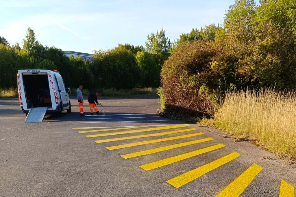 peinture 36 places de parking en plus gare crepy en valois
