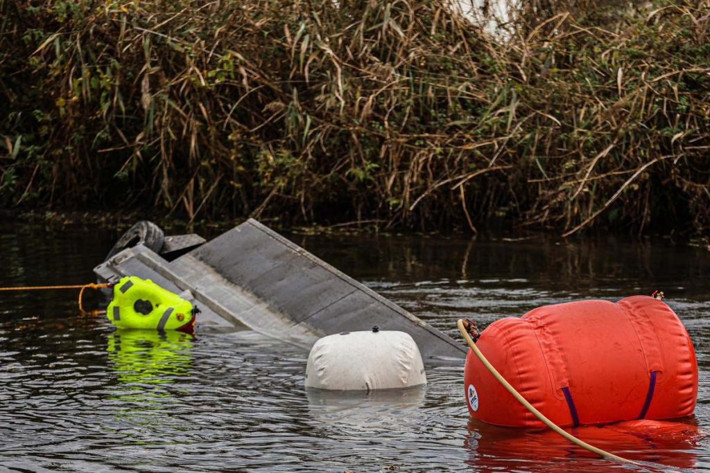 ballon levage pompier barque immergee