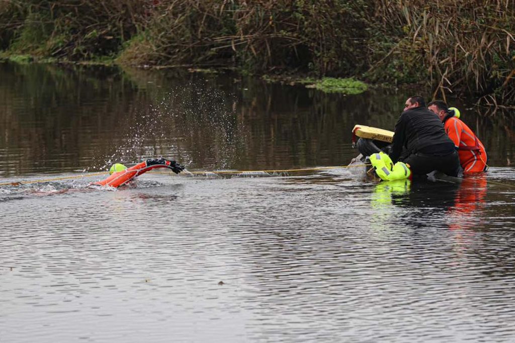 barge en difficulte canal de la somme