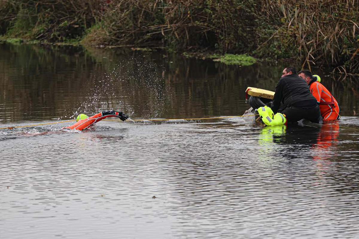 barge en difficulte canal de la somme