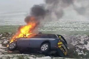 vehicule gendarmerie en feu
