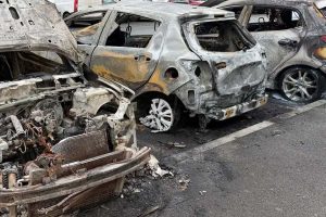 voiture incendiee etouvie amiens