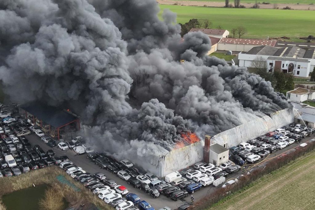 feu entrepot fleury